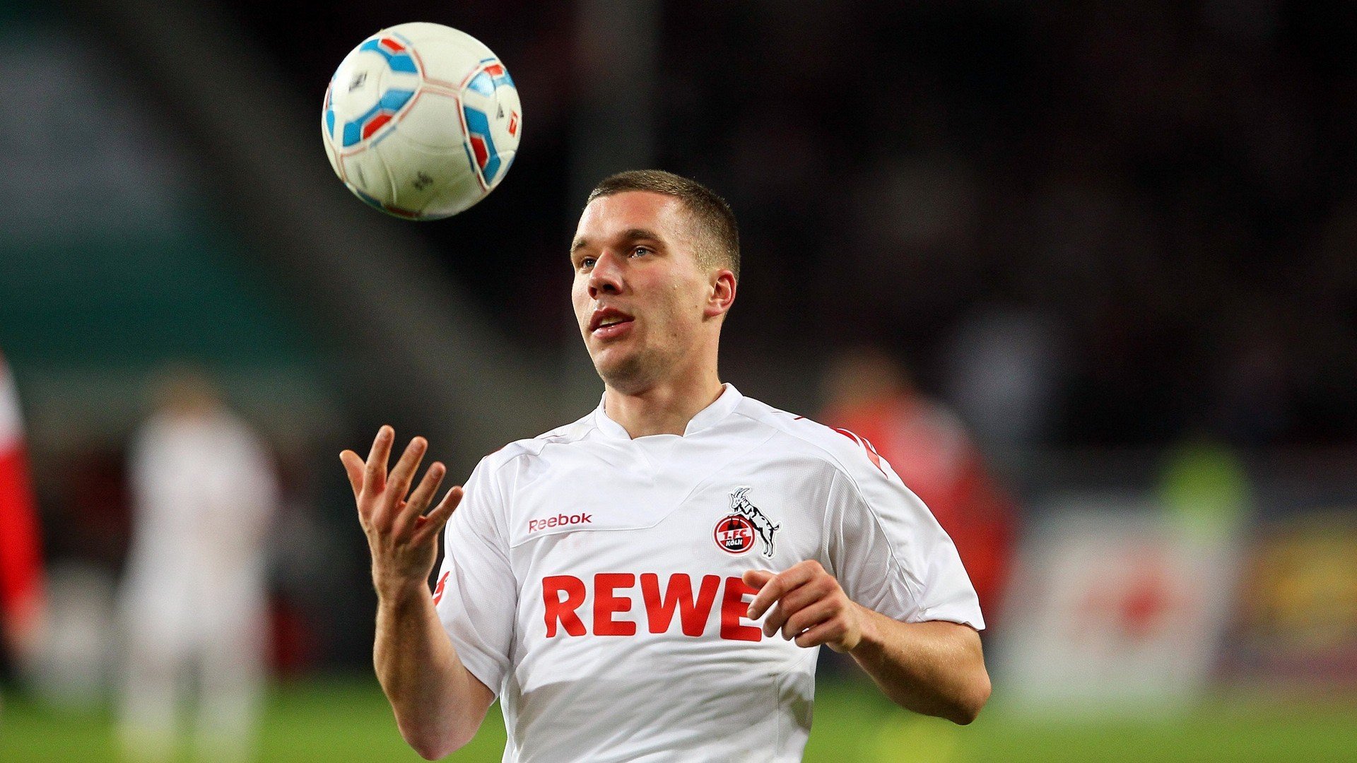 黄蜂老将参加青训营为孩子讲述经验，黄蜂老板